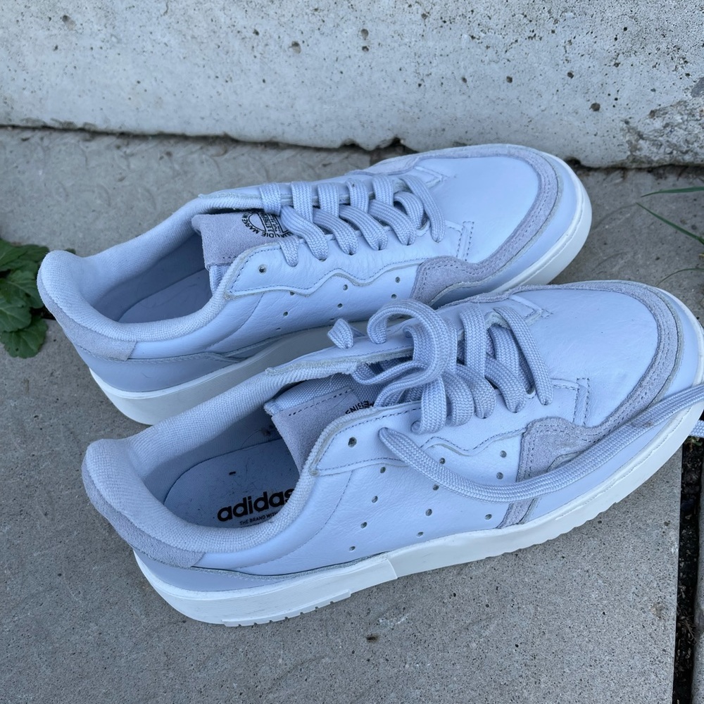 Women’s sneakers